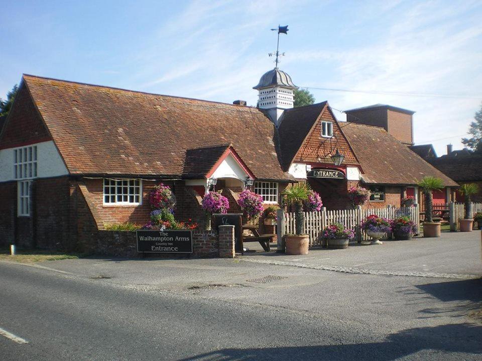 The Walhampton Arms Bed & Breakfast Lymington Bagian luar foto