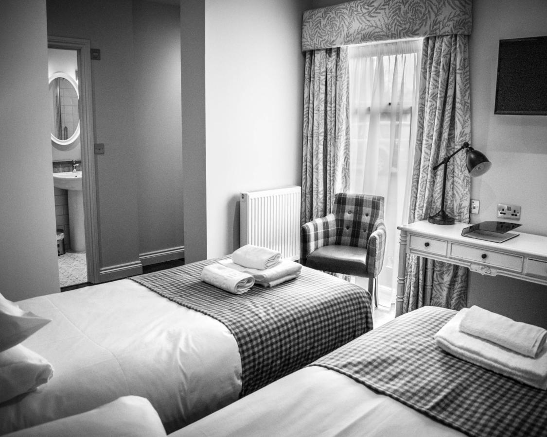 The Walhampton Arms Bed & Breakfast Lymington Bagian luar foto