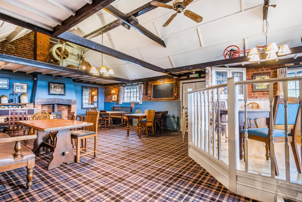 The Walhampton Arms Bed & Breakfast Lymington Bagian luar foto