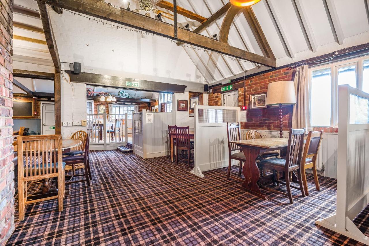 The Walhampton Arms Bed & Breakfast Lymington Bagian luar foto