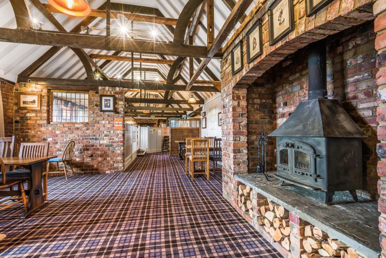 The Walhampton Arms Bed & Breakfast Lymington Bagian luar foto