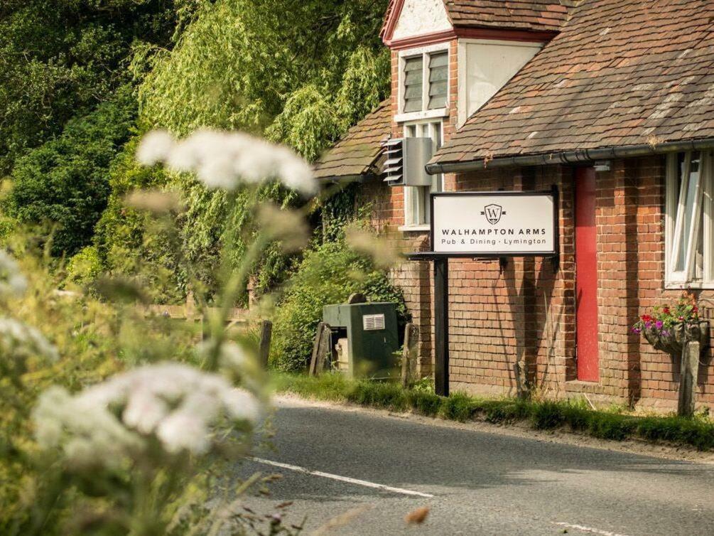 The Walhampton Arms Bed & Breakfast Lymington Bagian luar foto